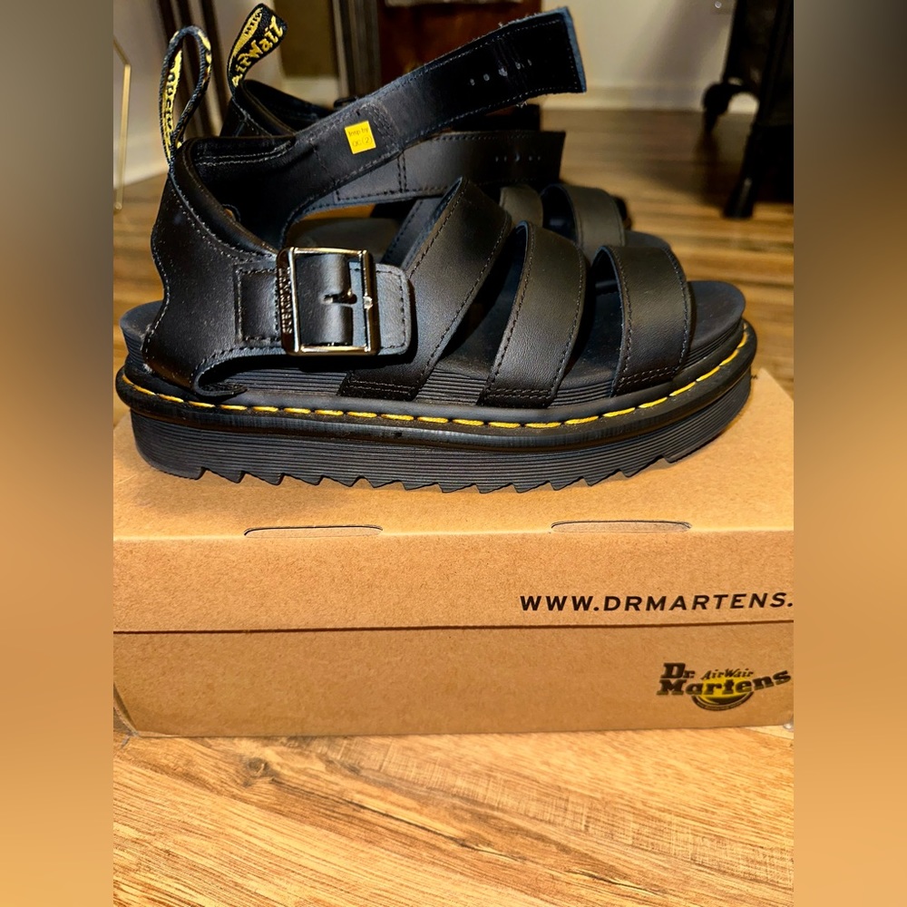 BLAIRE HYDRO LEATHER STRAP SANDALS size 8